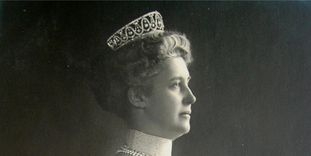 Hilda von Nassau im Profil, um 1910
