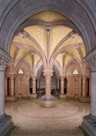 Its 19th-century architect was inspired by the High Gothic style. The lower floor of the chapel with the grand ducal coffins